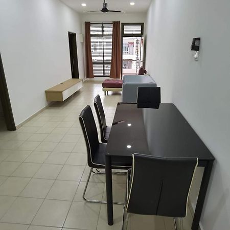 Infinity Homestay Bandar Cemerlang Улу-Тірам Екстер'єр фото