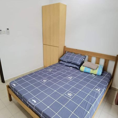 Infinity Homestay Bandar Cemerlang Улу-Тірам Екстер'єр фото